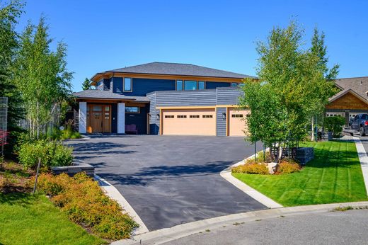 No matter the reason you have for buying a home either for an investment or a first home, I am fully at your service to guide your through out every step of buying your next home.